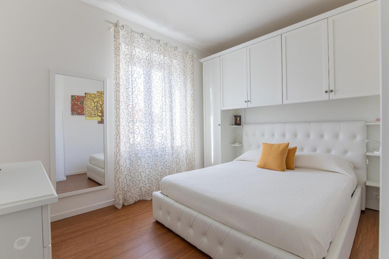 Elena House White Apartment 비아레지오 외부 사진