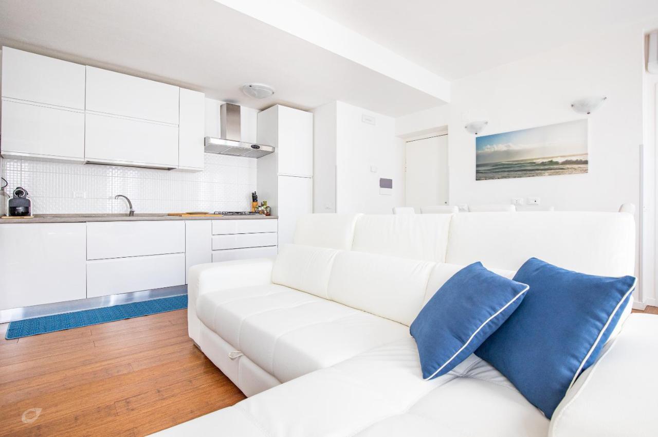 Elena House White Apartment 비아레지오 외부 사진