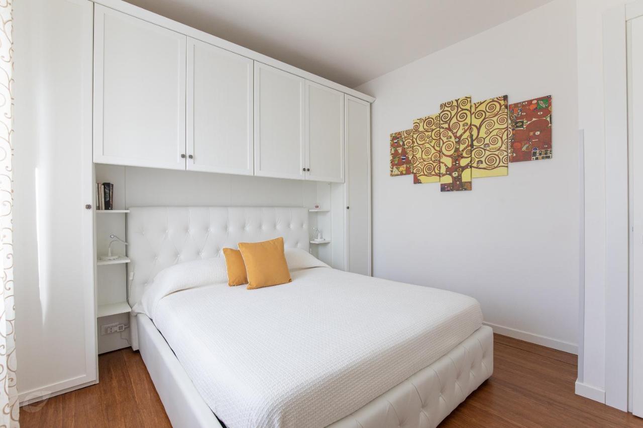 Elena House White Apartment 비아레지오 외부 사진